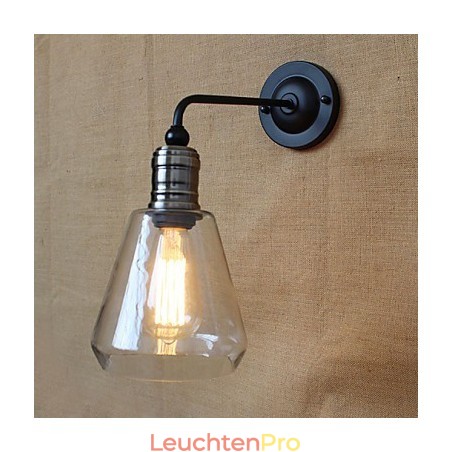 Wandleuchte aus transparentem Glas im mediterranen amerikanischen Landhausstil Wandleuchte aus transparentem Glas im mediterranen amerikanischen Landhausstil