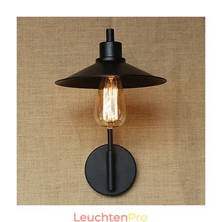 Dekorative Retro-Wandleuchte aus Schmiedeeisen Dekorative Retro-Wandleuchte aus Schmiedeeisen
