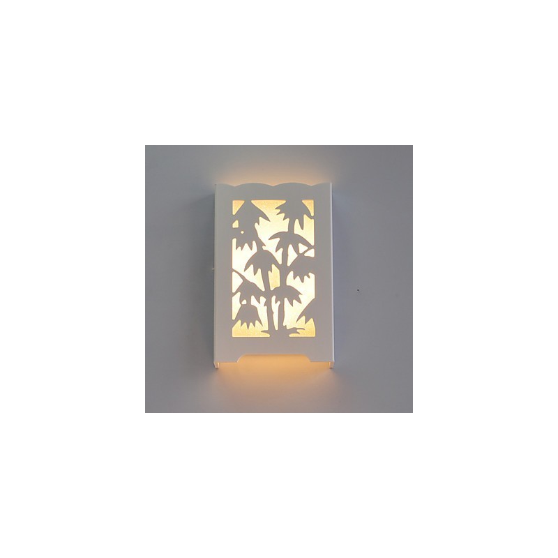 Moderne kreative weiße Schnitzmuster oder Designs auf Holzarbeiten Bambus Wandleuchten