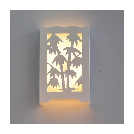 Moderne kreative weiße Schnitzmuster oder Designs auf Holzarbeiten Bambus Wandleuchten