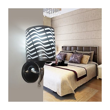 Moderne Wandleuchten aus Schmiedeeisen mit Schaffell Moderne Wandleuchten aus Schmiedeeisen mit Schaffell