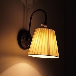 Wandleuchte aus Eisen mit Stoffschirm in 1 Licht