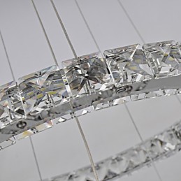 Traditioneller klassischer Kronleuchter aus Chrommetall