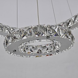 Traditioneller klassischer Kronleuchter aus Chrommetall