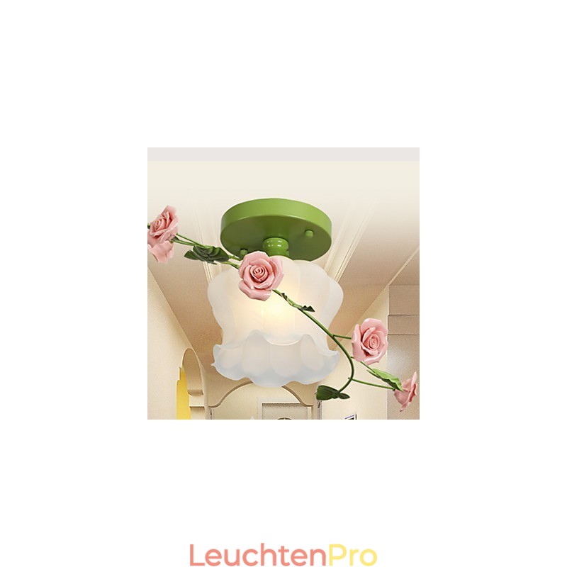 Valentinstag: Die Blumen und Pflanzen des Rosengartens absorbieren das Licht der Kuppel