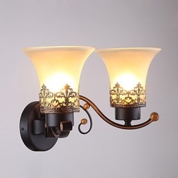 Doppelkopf-Wandlampe aus amerikanischem Landhausstil im Vintage-Stil aus Metall mit Glas für die Kantine, das Wohnzimmer, den Eingangsbereich und das Foyer.