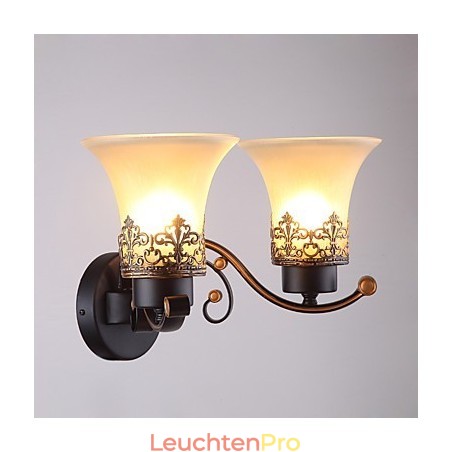 Doppelkopf-Wandlampe aus amerikanischem Landhausstil im Vintage-Stil aus Metall mit Glas für die Kantine, das Wohnzimmer, den Eingangsbereich und das Foyer. Doppelkopf-Wandlampe aus amerikanischem Landhausstil im Vintage-Stil aus Metall mit Glas für die Kantine, das Wohnzimmer, den Eingangsbereich und das Foyer.