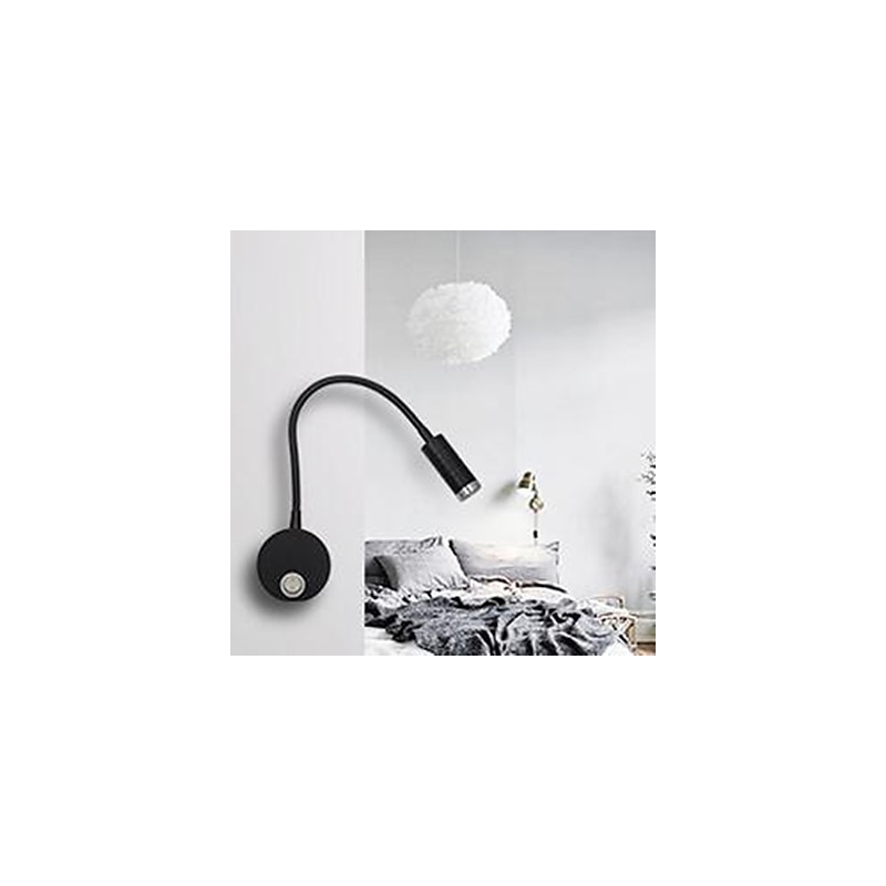 Die Wandlampe der Wandlampe des Kopfteils des Schlauchbetts wird durch die Lichtleselampe beleuchtet
