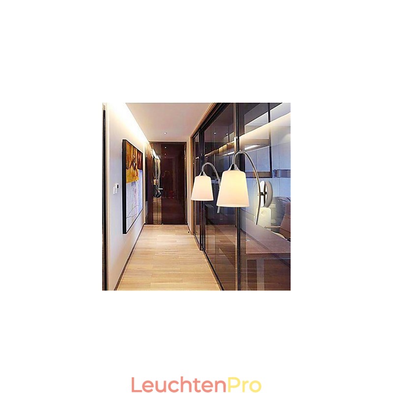 Moderne minimalistische Wandleuchte aus Glas für den Nachttisch im Hotelzimmer
