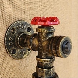 Wandschalter mit Wasserrohrflaschen-Wandleuchte
