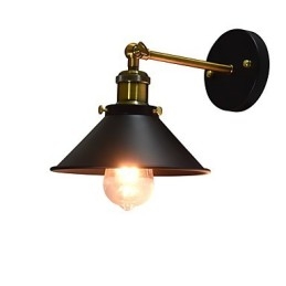Wandleuchte aus Eisen mit einfacher Wandfarbe