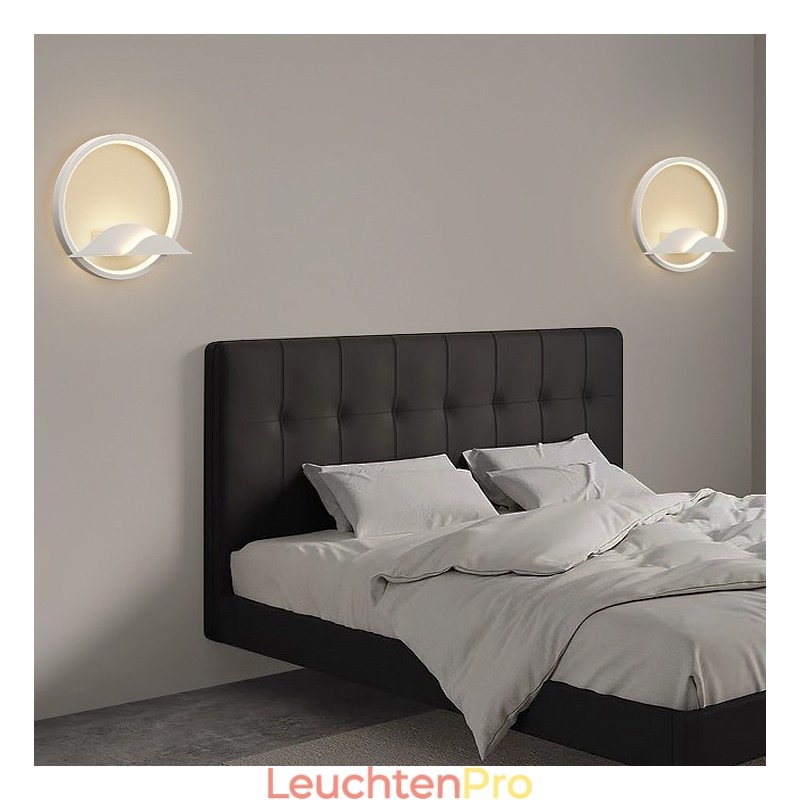Nordische Wandleuchten für den Innentreppengang am Bett