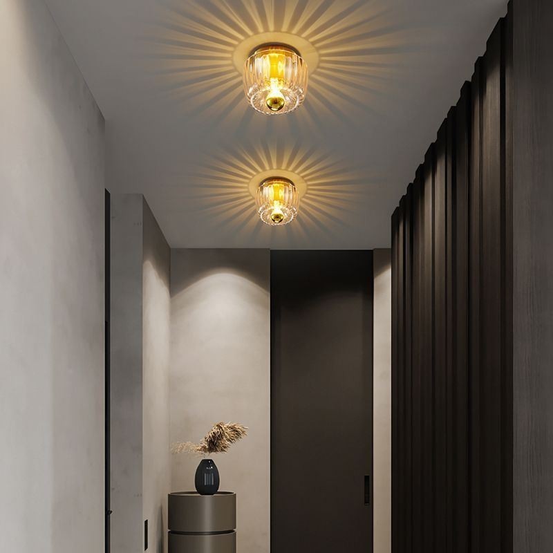 Moderne Wandbeleuchtung mit klarem Glasschirm, gebürstete Wandleuchte