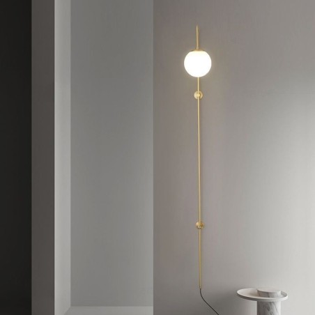 Moderne Globe Wandleuchte aus gebürstetem Goldglas Moderne Globe Wandleuchte aus gebürstetem Goldglas