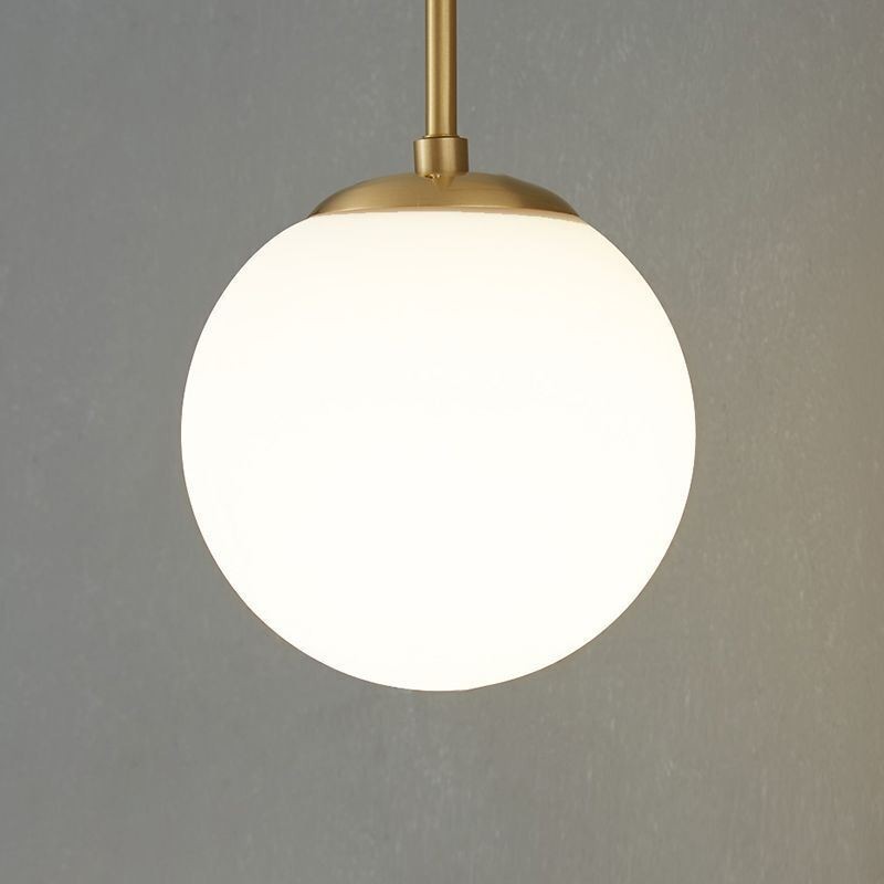 Moderne Globe Wandleuchte aus gebürstetem Goldglas