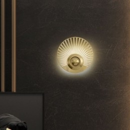 Nordische Messing-Wandlampe, ausgehöhlte runde Form, Wandleuchte