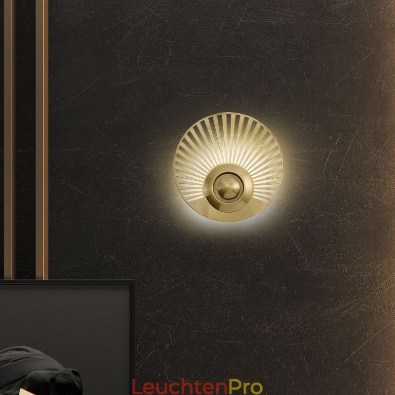Nordische Messing-Wandlampe, ausgehöhlte runde Form, Wandleuchte