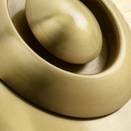 Nordische Messing-Wandlampe, ausgehöhlte runde Form, Wandleuchte