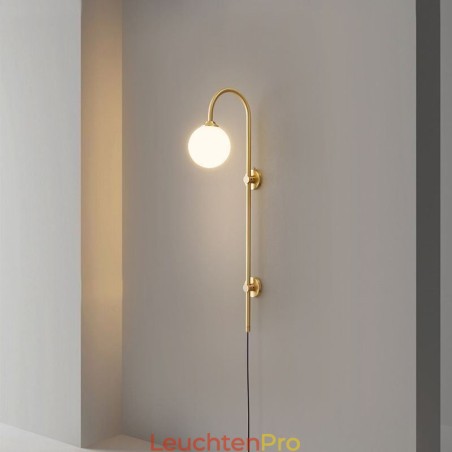 Moderne Wandleuchte aus gebürstetem Gold Moderne Wandleuchte aus gebürstetem Gold