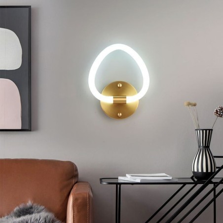 Moderne herzförmige Wandleuchte für den Innenbereich Moderne herzförmige Wandleuchte für den Innenbereich