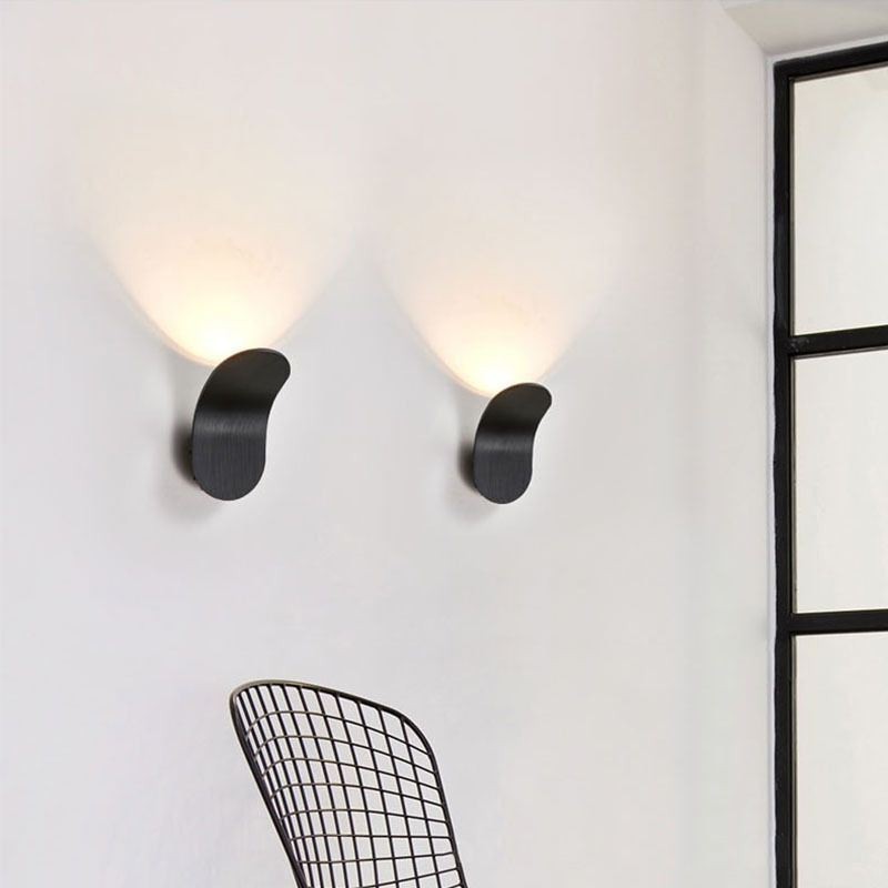Minimalistische Wandleuchte aus Aluminium