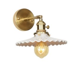 Moderne Wandleuchte mit Keramikschirm