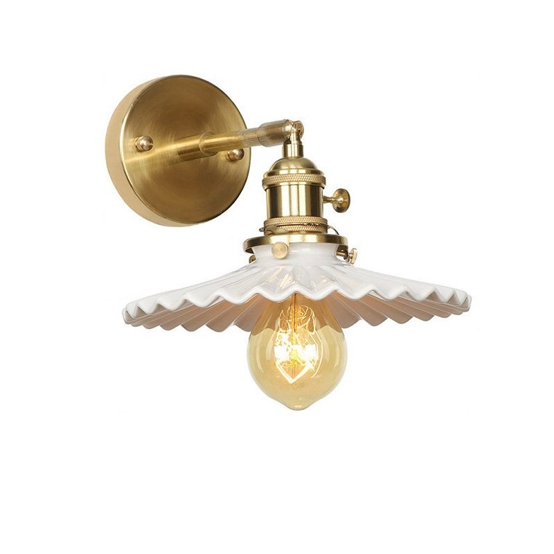 Moderne Wandleuchte mit Keramikschirm