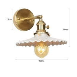 Moderne Wandleuchte mit Keramikschirm