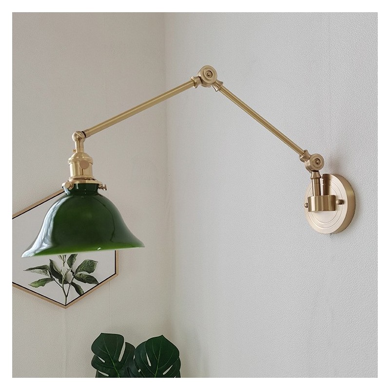 Moderne Wandleuchte mit Glasschirm