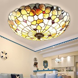 Die Muscheln des Mittelmeers absorbieren das Licht des ländlichen Schornsteins
