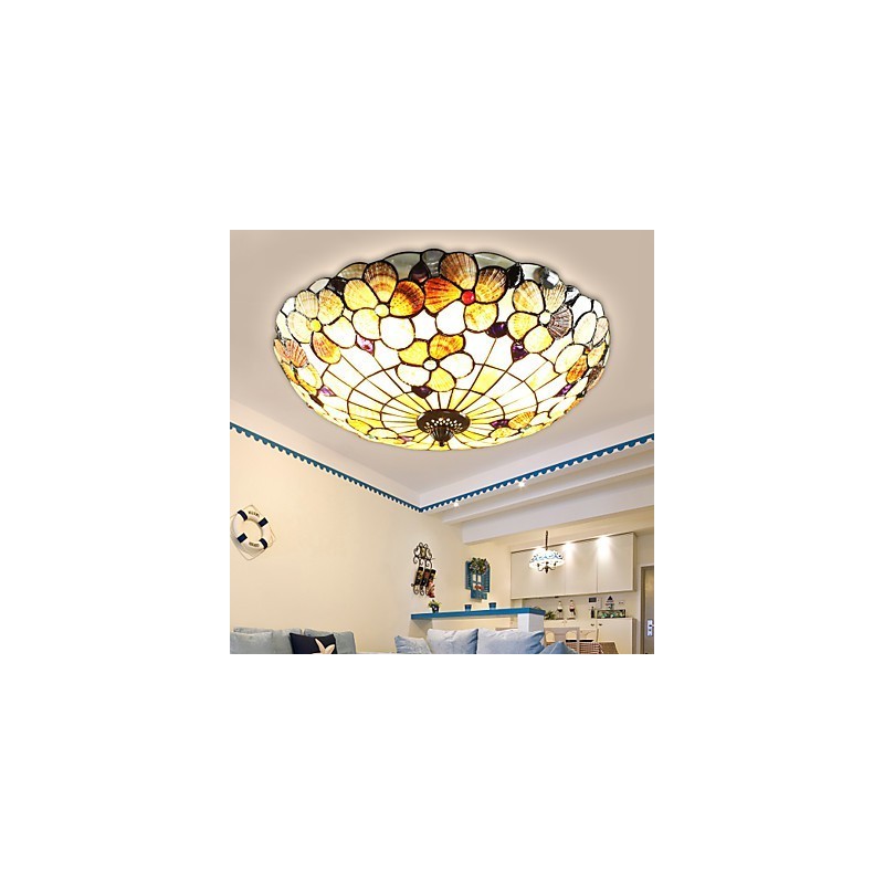Die Muscheln des Mittelmeers absorbieren das Licht des ländlichen Schornsteins