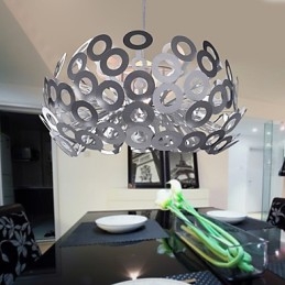 Moderne Pendelleuchte mit kreisförmigem Lampenschirm