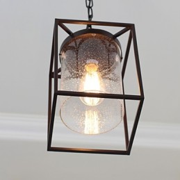Quadratischer Rahmen der Glasdecke im nordischen Landhausstil