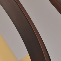 Traditioneller klassischer Kronleuchter aus Metall im Mini-Retro-Stil