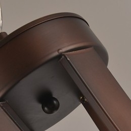 Traditioneller klassischer Kronleuchter aus Metall im Mini-Retro-Stil