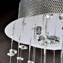 Traditionelle klassische Deckenleuchte aus Kristall und Chrommetall