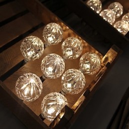Moderne Pendelleuchte im zeitgenössischen Vintage-Mini-Stil aus goldenem Metall